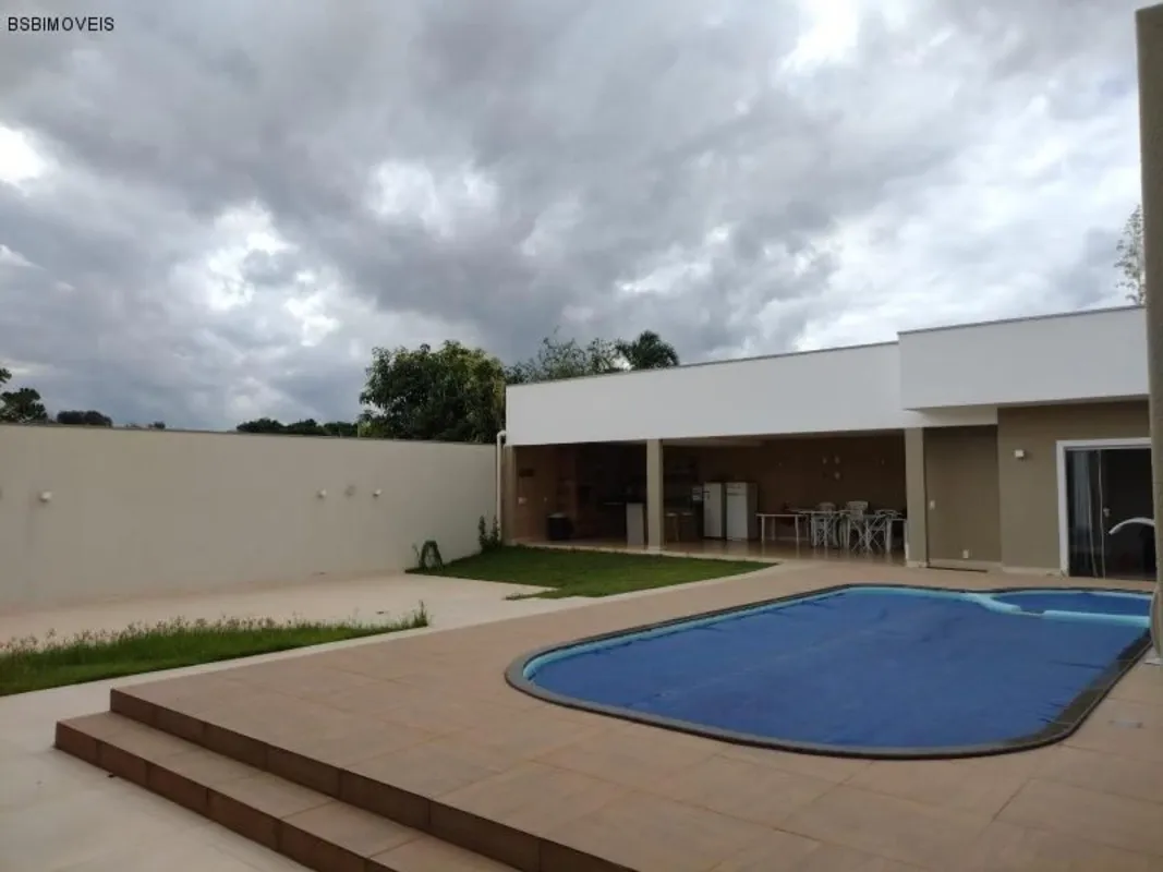 BSB imóveis vende,Casa térrea com 4 quartos sendo 2 suítes (uma das suítes/edícu...