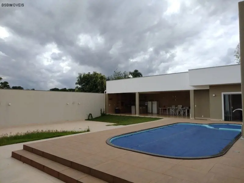 BSB imóveis vende,Casa térrea com 4 quartos sendo 2 suítes (uma das suítes/edícu...