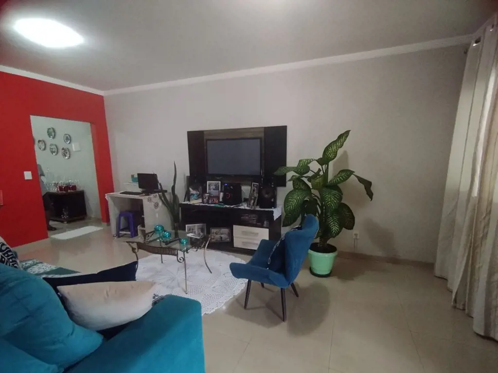 VendoExcelente imóvel residencial na QE 26 do Guará IITérreo:- 03 dormitórios, s...