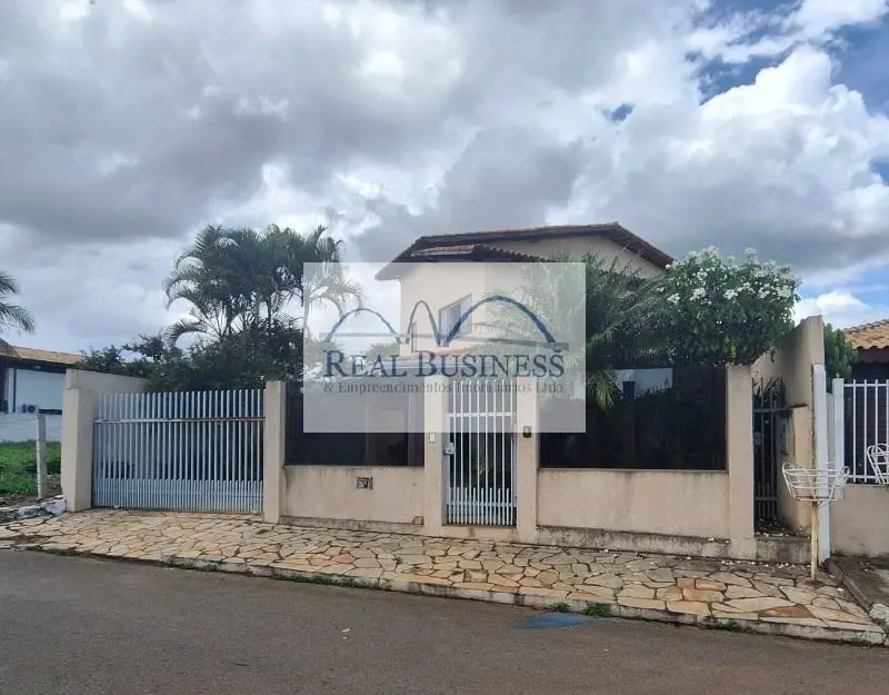 Vendo uma linda casa no condomínio Quintas do Sol, perfeita para quem busca conf...