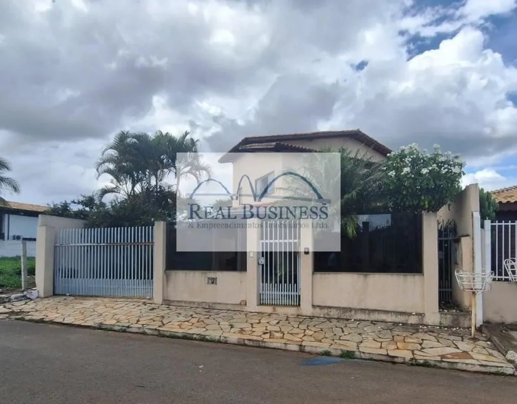 Vendo uma linda casa no condomínio Quintas do Sol, perfeita para quem busca conf...