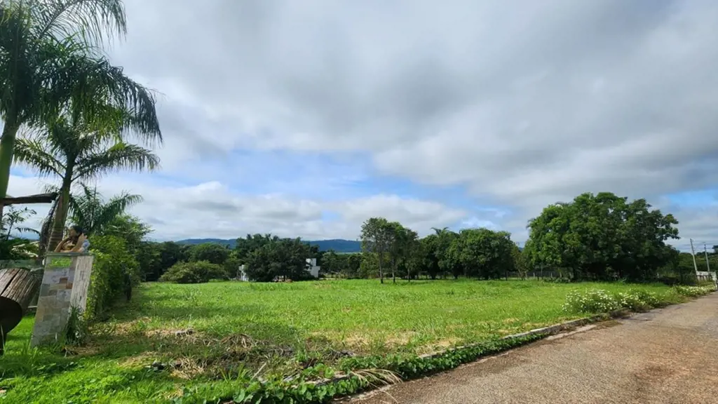 Terreno em condomínio fechado, Sítios de Lazer Talismã, medindo 1.514,17m². Ótim...