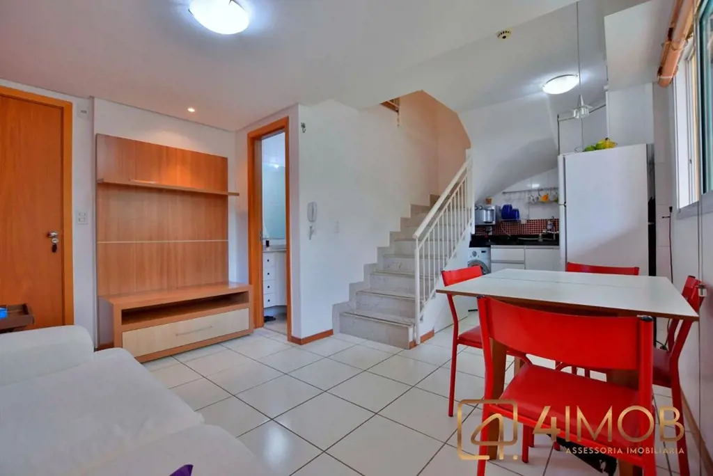 Desfrute de conforto e praticidade neste encantador apartamento duplex localizad...