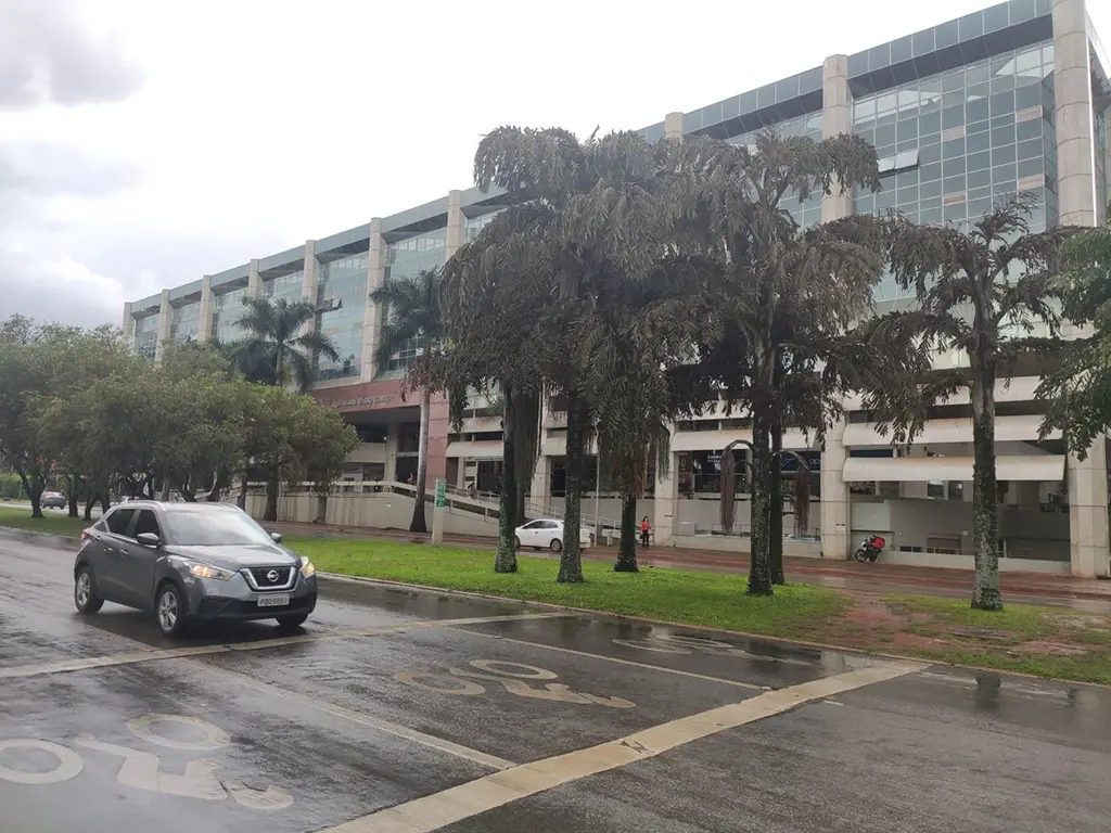 Sala comercial original sem reforma; interna; água individualizada; garagem rota...