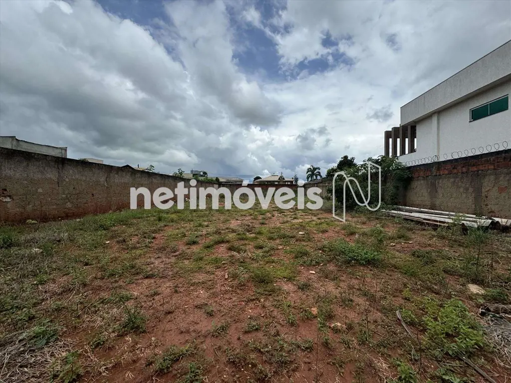 SHT QUADRA 02 - CONJUNTO 01 Terreno: Excelente Lote de meio, medindo 677,87m2. Q...