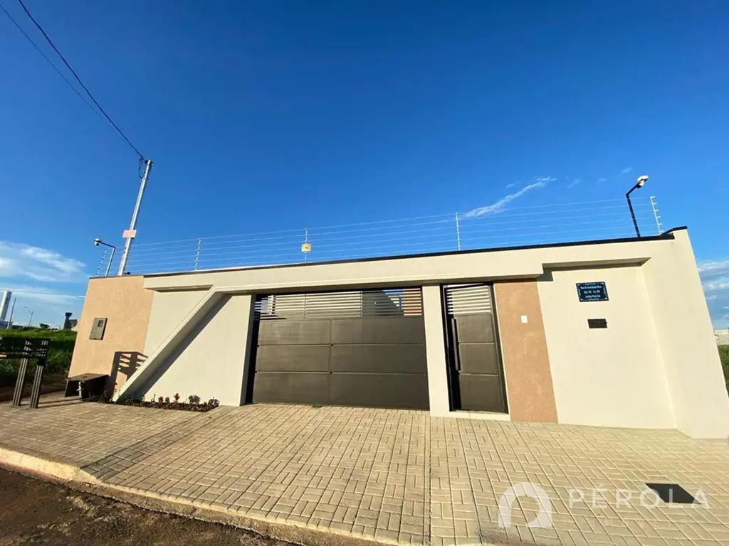 Kitnet com quarto, sala, cozinha gourmet, banheiro social e área de serviço. Arm...