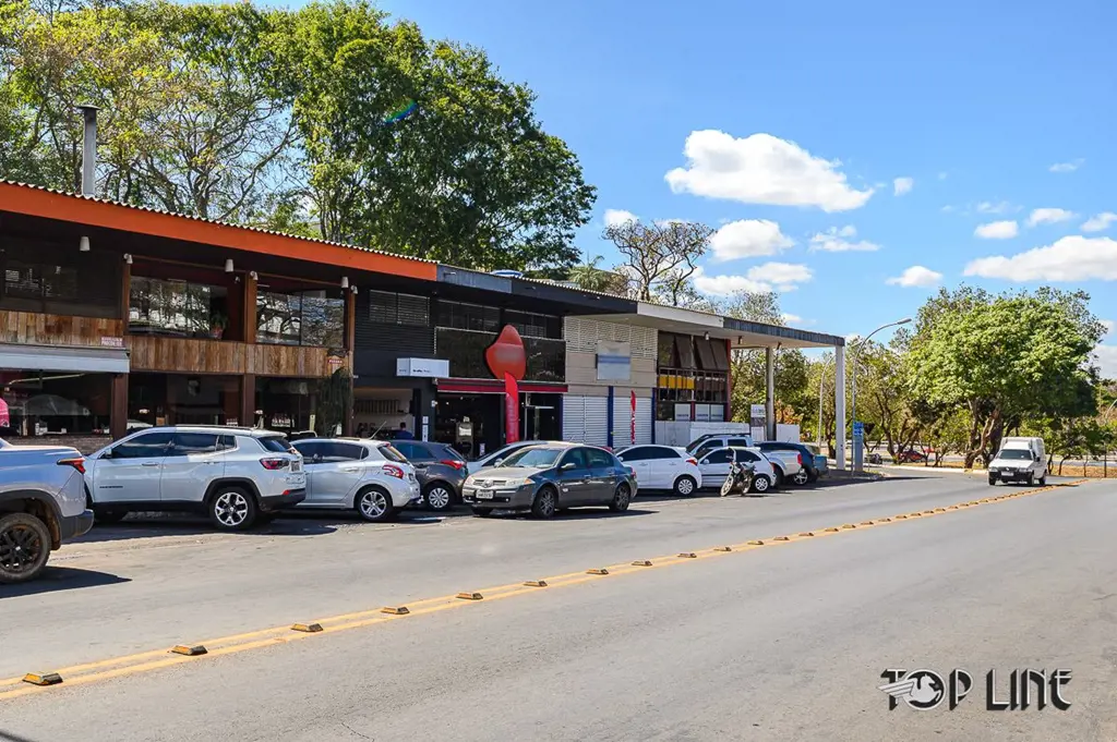  Loja com Ponto Comercial em ótima localização da Asa Sul.* LOJA COMERCIAL APROX...