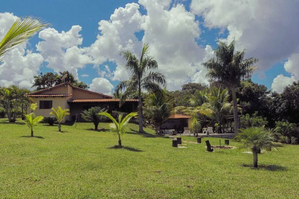 Chácara à Venda no Condomínio Paraíso Ecológico, Beira do Lago Corumbá IV Portei...