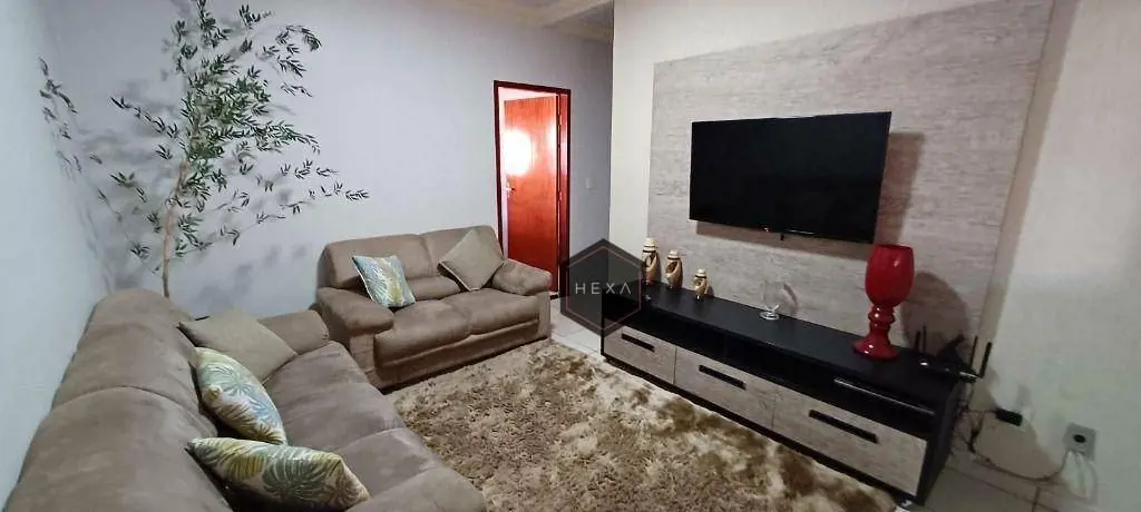 Casa residencial com 3 quartos sendo 1 suíte com armários e ar condicionado, sal...