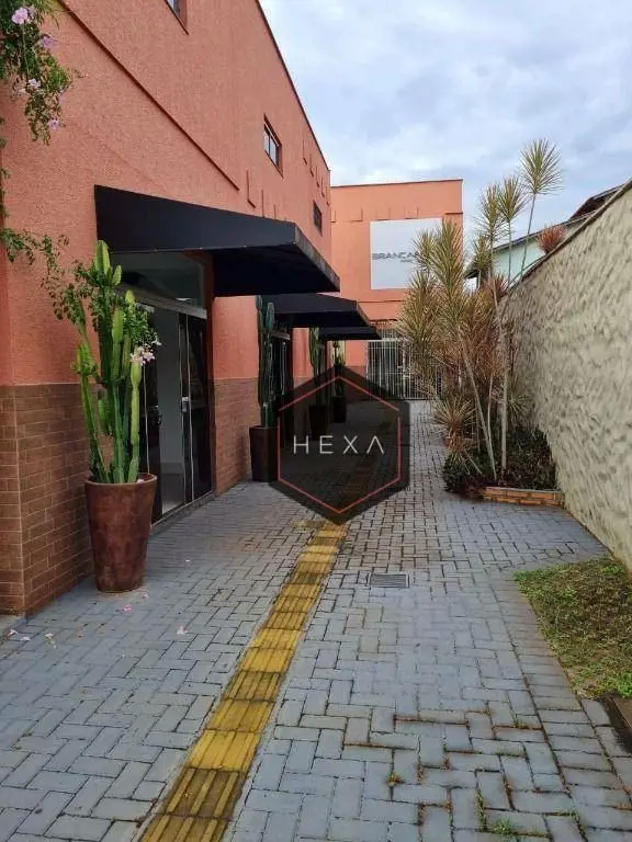 Imóvel comercial contendo 814,93 M² de terreno e 715,29 M² de área construída, l...