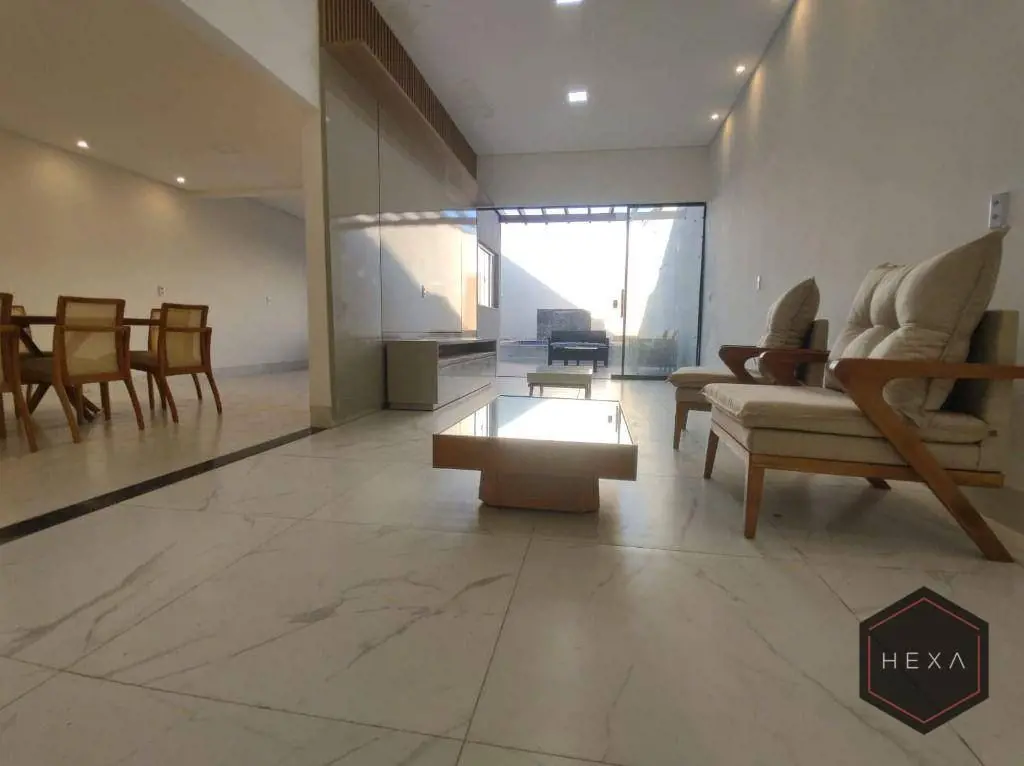 Casa Térrea Mobiliada Alto padrão 04suítes plenas sendo 02 com closet. Refrigera...