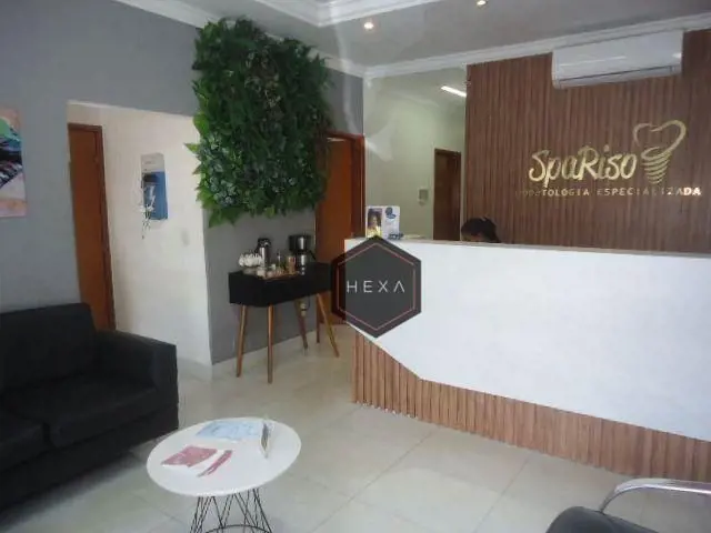 Casa comercial no Jardim Europa, em frente ao Hospital Santa Barbara possui 387 ...