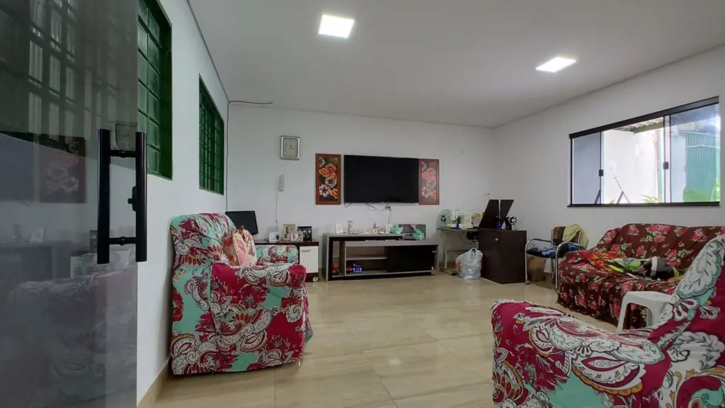 QR 209 - Samambaia Norte/DF. (em frente área verde e vista livre)ORITON PEREIRA ...