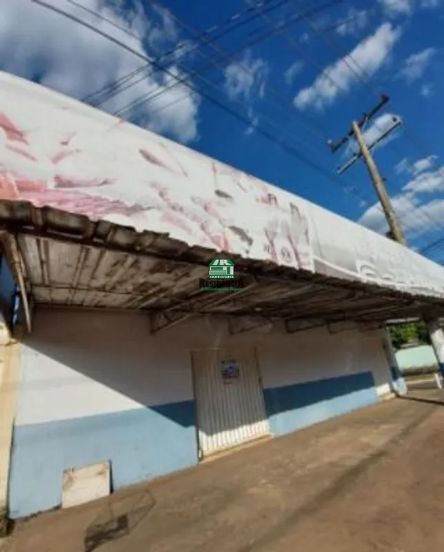 Sala comercial medindo aproximadamente 30 m², pia, 01 banheiro socialótima local...