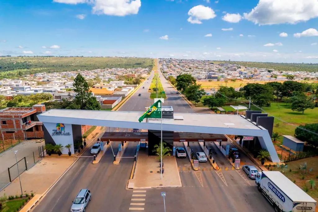 DADOS GERAIS- Lote Comercial: 250m²- Código JT596LOCALIZAÇÃO: Quadra 105 Avenida...