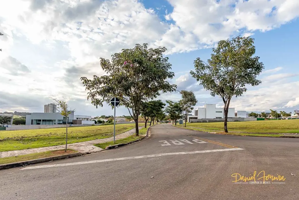 Daniel Ferreira vende: Lote Plano no Condomínio Alphaville Residencial ITotalmen...