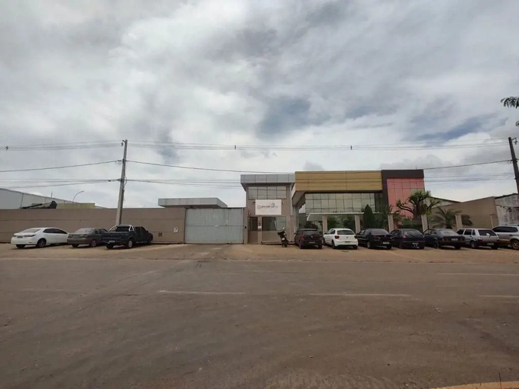 Locação. Galpão 3600m² sendo que 600m² de galpão, 550m² de edificação restante é...