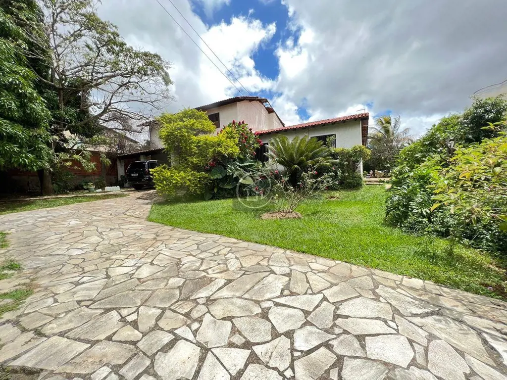 Localizada no Condomínio Estância Jardim Botânico I, no bairro Setor Habitaciona...