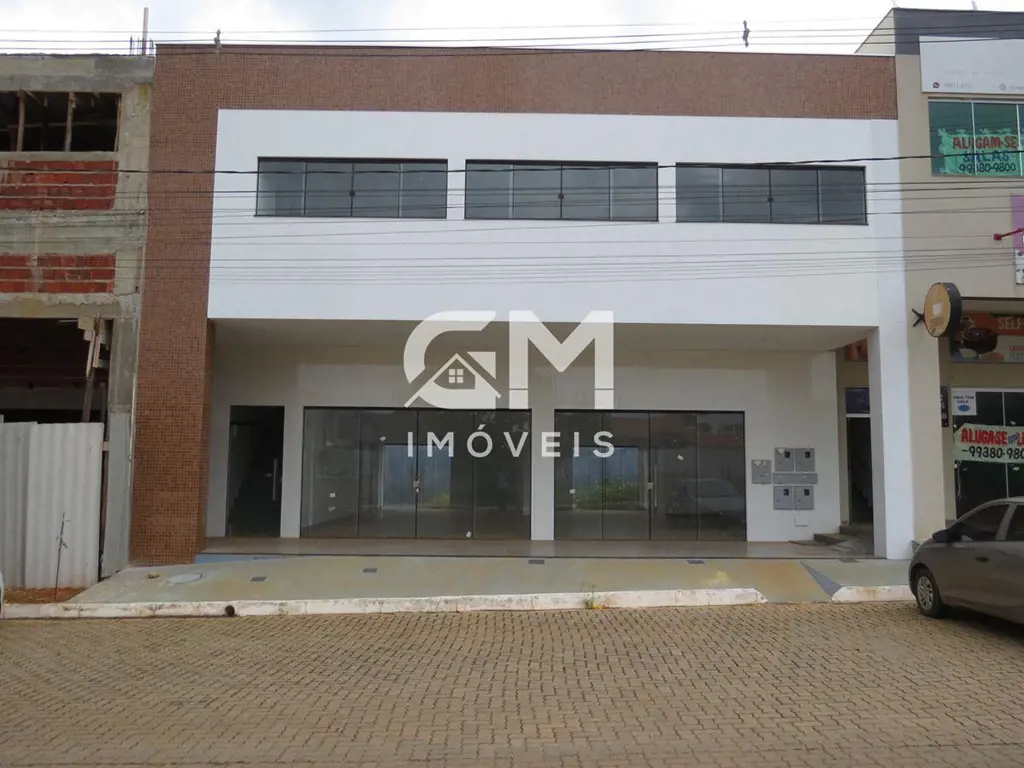 A GM Imóveis aluga excelente loja comercial no Condomínio Alto da Boa Vista um d...