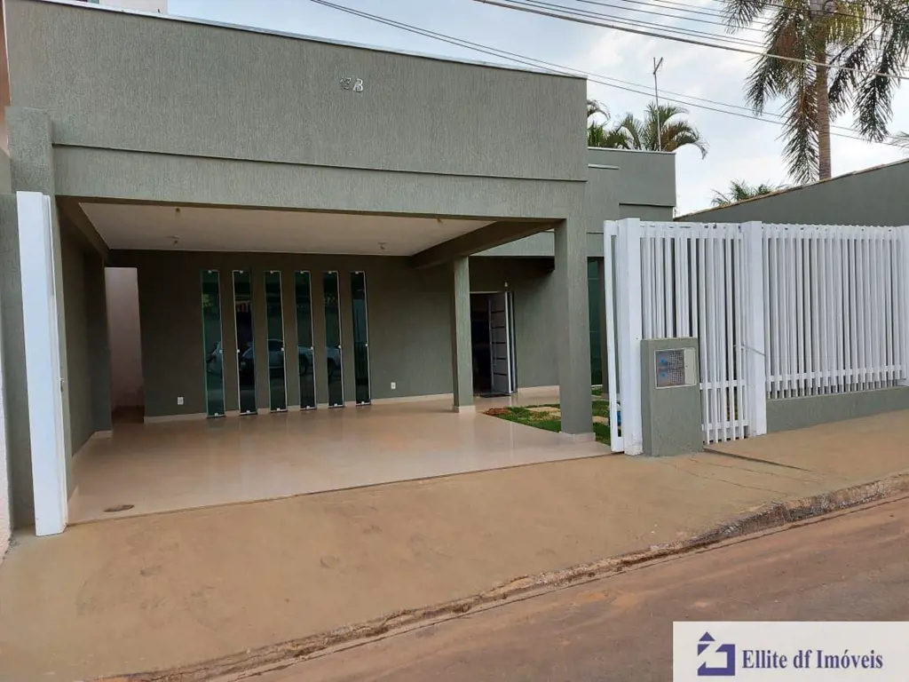 Conheça esta casa moderna e acolhedora na Rua 3 Chacará 83, no Condomínio Reside...