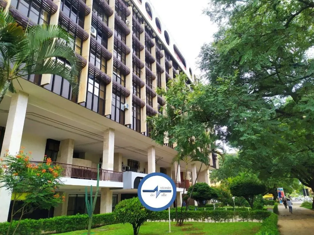 Sobreloja situada no Centro Empresarial Assis Chateaubriand, com um banheiro pri...