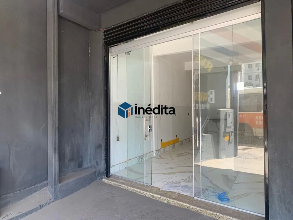 LOCALIZAÇÃO:O imóvel é bem localizado na Av. Oeste, próximo comércios e avenidas...