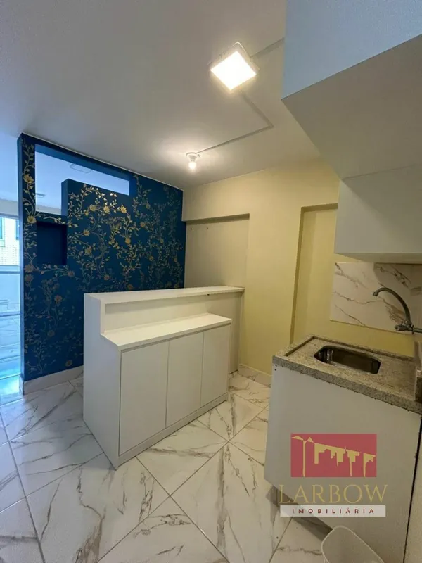 ID42Kitnet reformada no Condomínio VarandasCom divisória fazendo a separação de ...