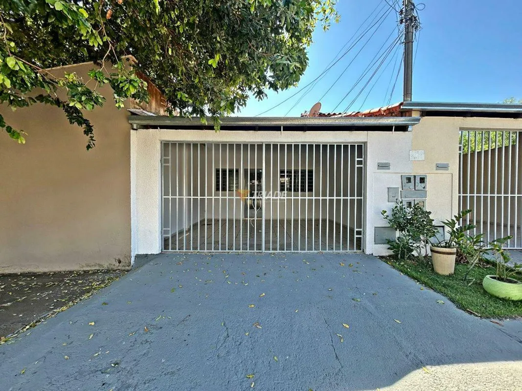 Excelente opção para quem busca uma casa em condomínio fechado, com segurança, l...