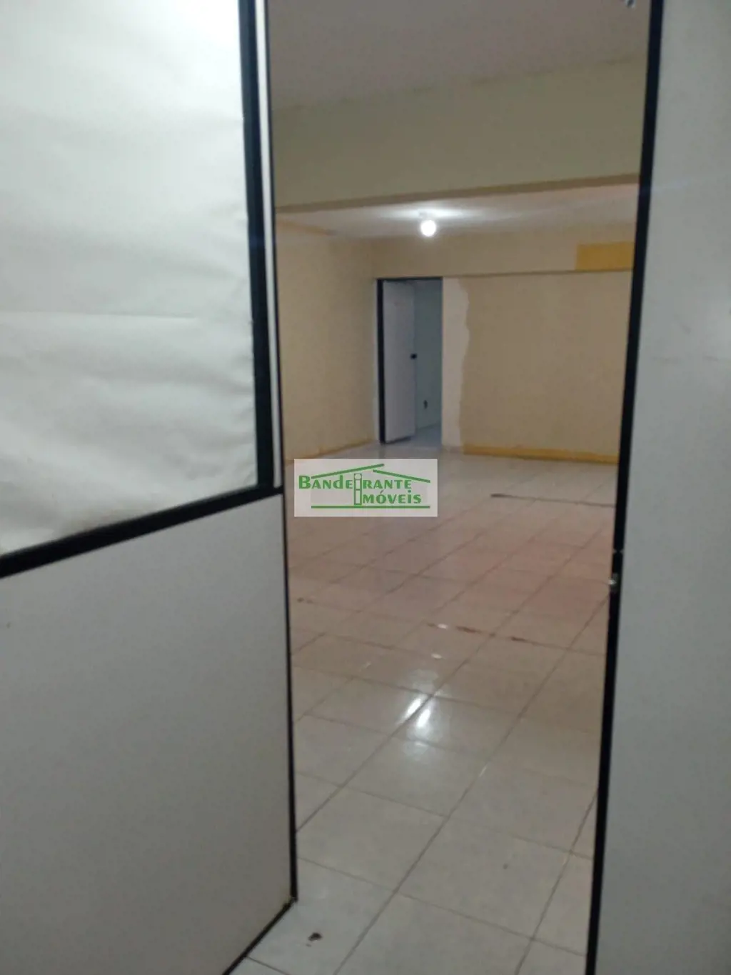 ALUGA-SE SUBSOLO COMERCIAL !!LOCALIZADA EM ÓTIMO PONTO COMERCIAL, NA AVENIDA PRI...