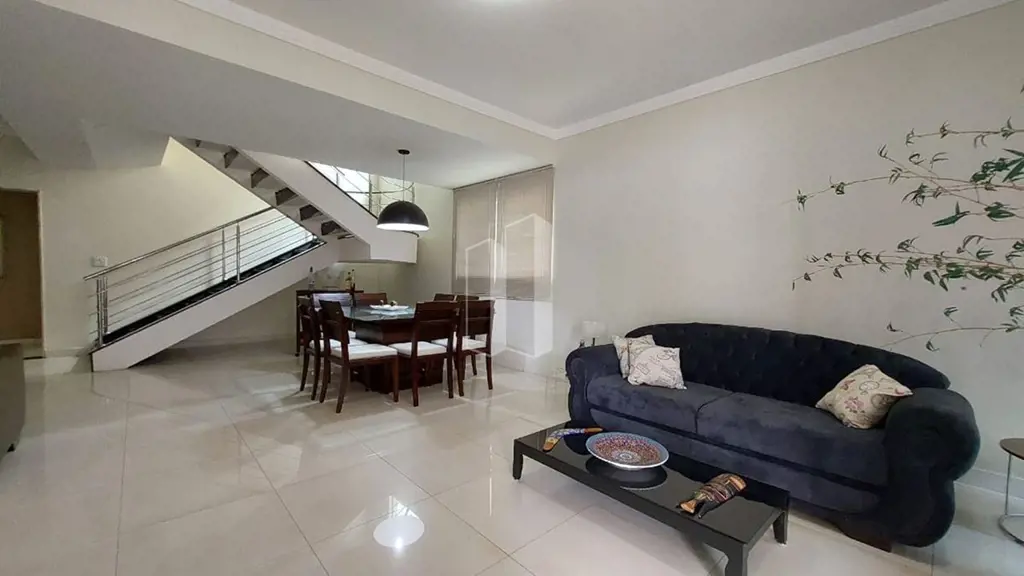 Sobrado com 4 quartos, sendo os 4 suítes, 4 vagas, sala com 03 ambientes, modern...