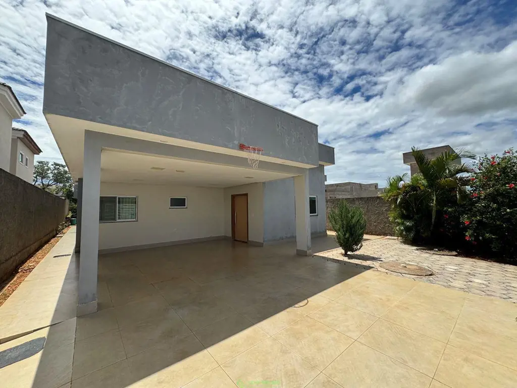 Casa disponível para locação no Condomínio Alto da Voa Vista:- 03 Suítes sendo 0...
