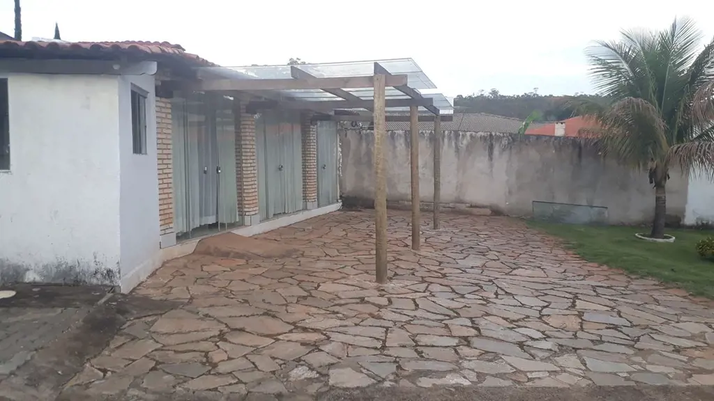 Condominio Prive, pequena edicula.Suite, sala, banheiro, banheiro e área de serv...