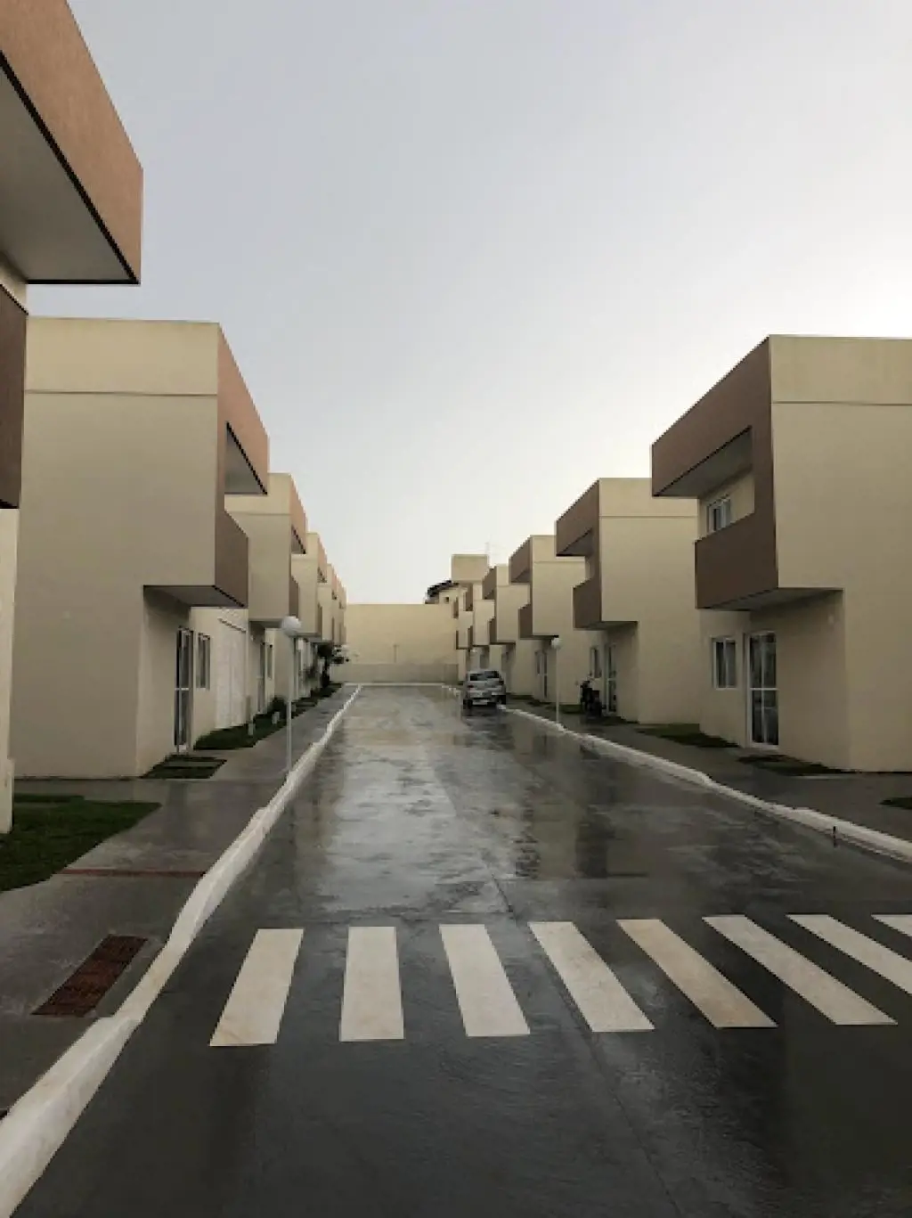 Condomínio de Sobrados ExclusivoO condomínio é composto por 14 sobrados, oferece...