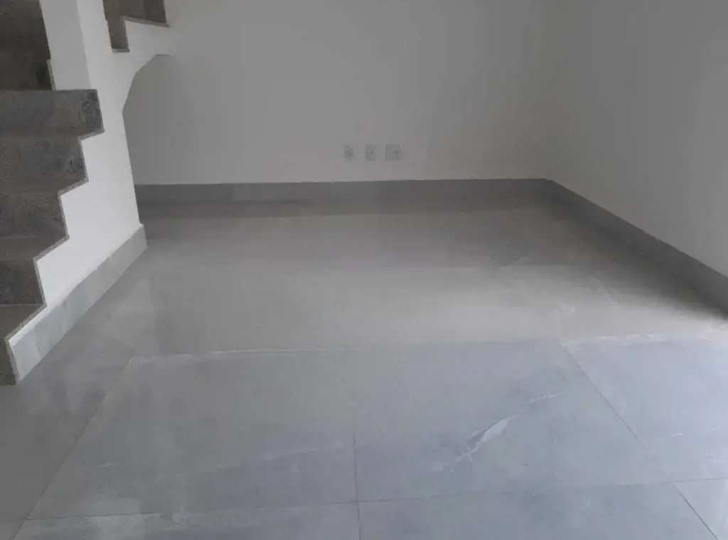 Sobrado com terreno de 175m² e 101m² de área construída.Pavimento Superior:3 Suí...