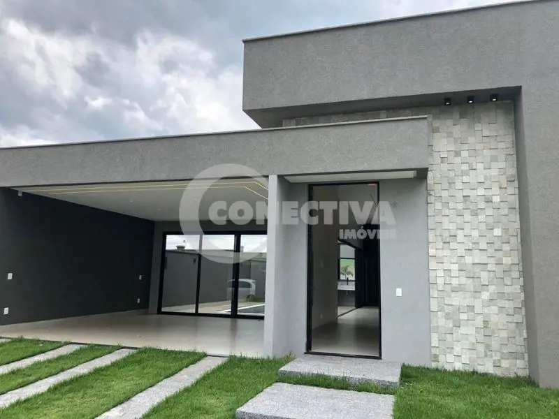  Comentários do corretor: Excelente casa térrea com 03 suítes plenas, sendo uma ...