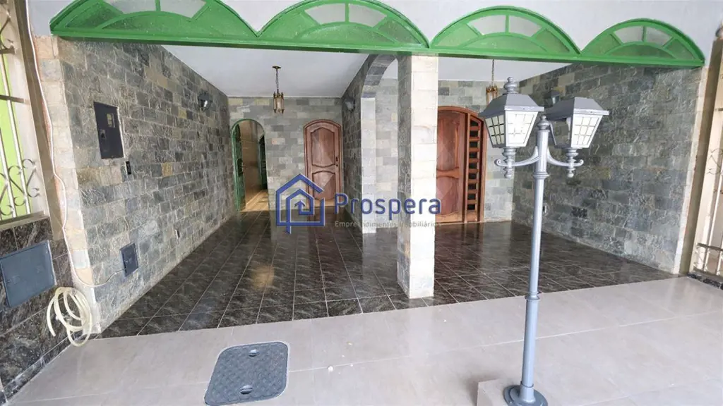 AVENIDA CONTORNO BLOCO 925 CASA 10Vendo um Excelente sobrado com 4 quartos, send...