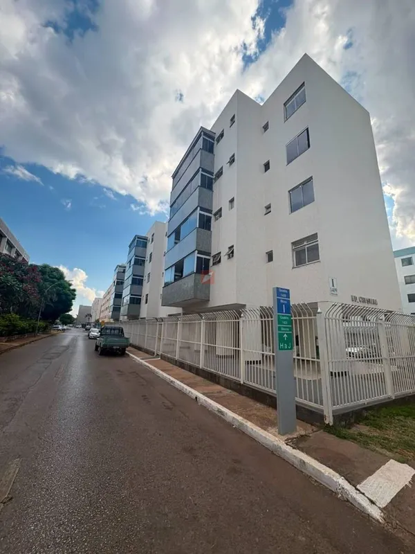 Com aproximadamente 50m²:- Sala;- 02 Quartos;- Cozinha ;- Banheiro Social - Vist...