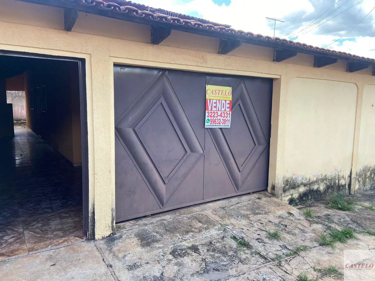 Área do terreno - 210 m²Casa com 3 quartos, sendo uma suíte, sala, cozinha, copa...