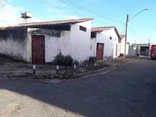 TERRENO COM 04 KITINETES01 kitinete com 02 Quartos, 01 banheiro, sala, cozinha e...