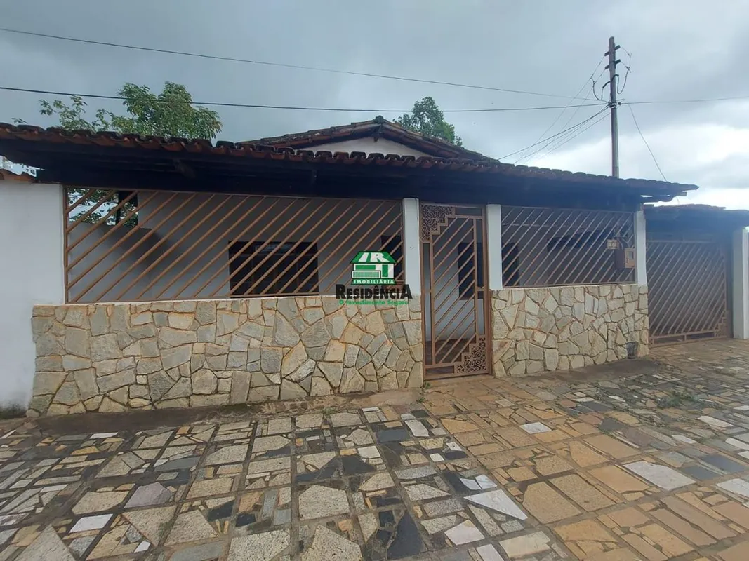 Casa residencial contendo: 05 quartos, sendo 01 suíte, sala amplacopa, hall de c...