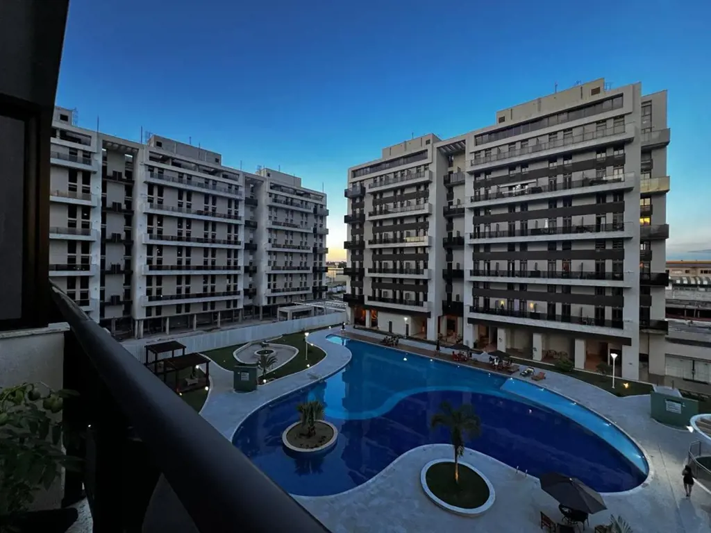 Aluga-se encantador apartamento com 32,00 m2, com varanda, mobiliado no Venice.C...