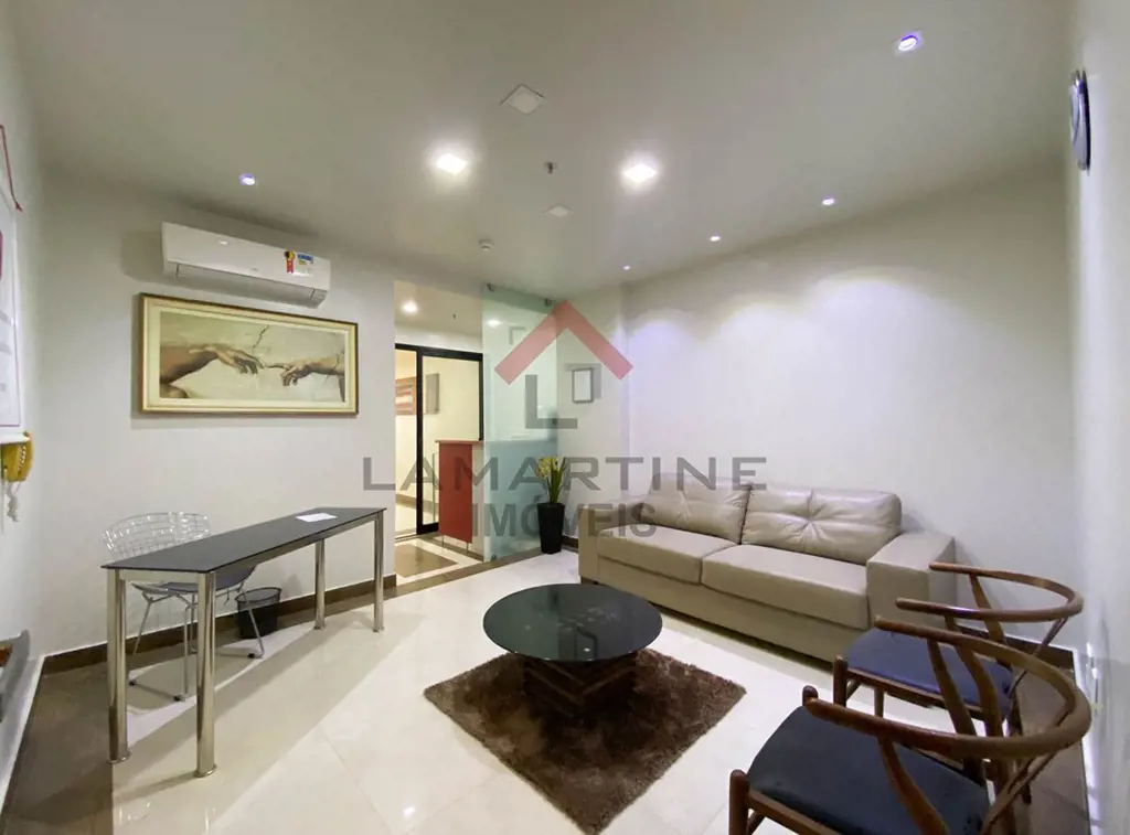 Apresentamos uma sala comercial excepcional, cuidadosamente projetada para atend...