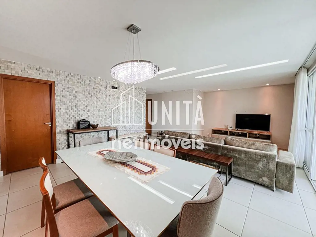 A Unità Netimóveis apresenta este belo e espaçoso apartamento no Península Resor...