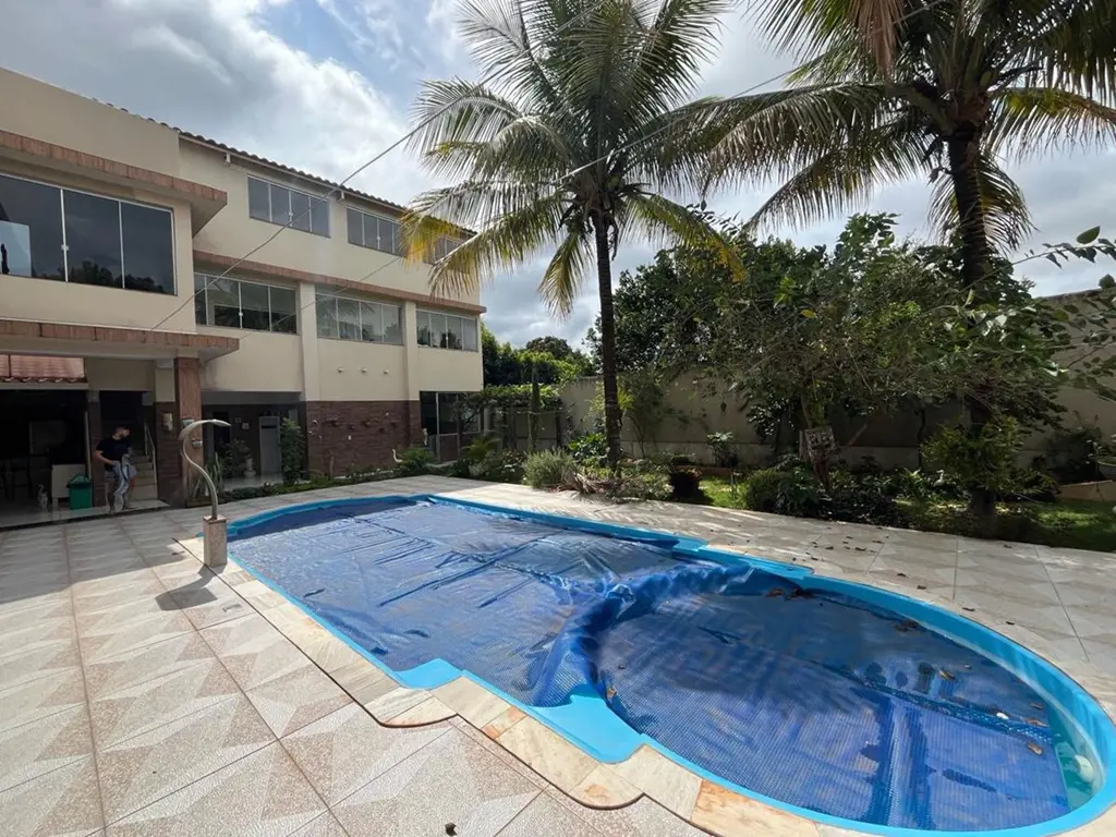EXCELENTE CASA ARNIQUEIRAS Terreno: 1060 m²Área construída: 1540 m²Área de lazer...