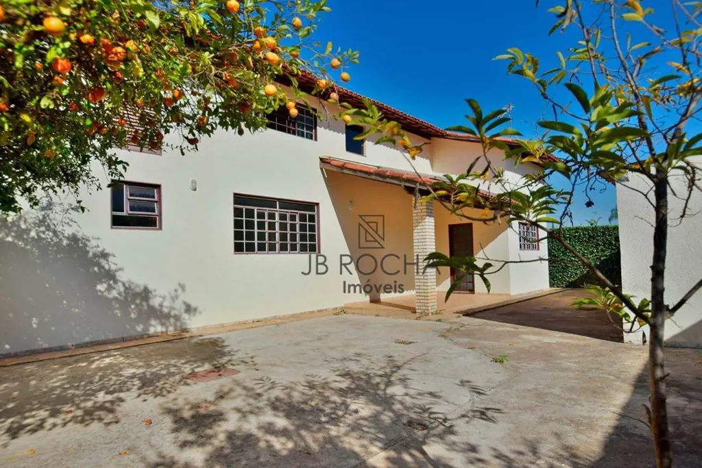 JB ROCHA IMÓVEIS ALUGA COM EXCLUSIVIDADE:Casa de 02 pavimentos, com sala ampla, ...