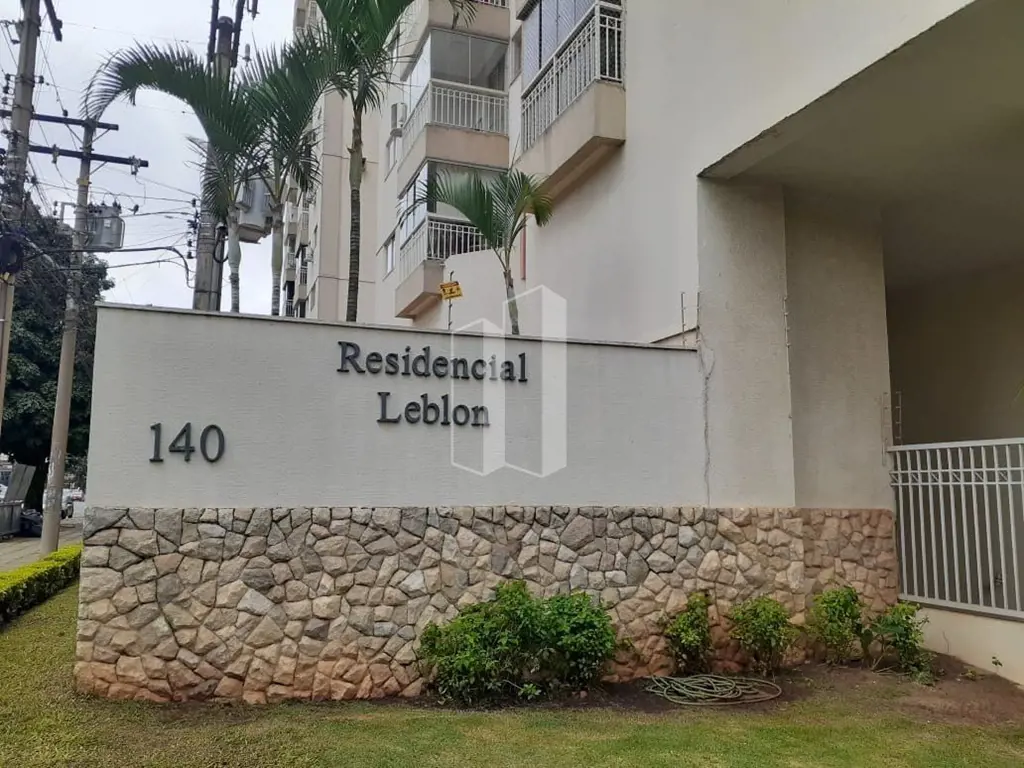Excelente apartamento. Composto por 3 quartos, sendo 1 suíte, com armários, sala...