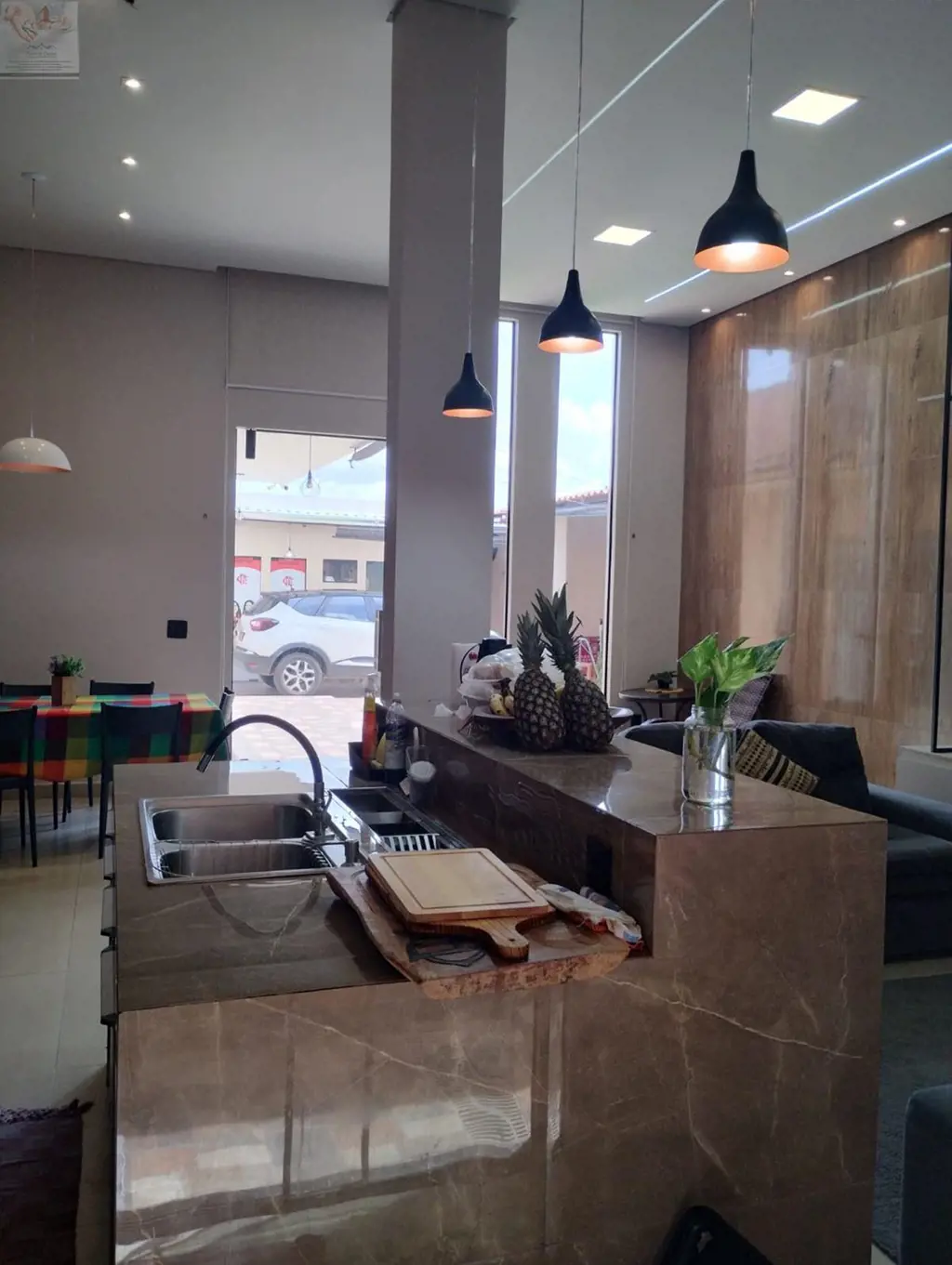 Vende-se Excelente Casa na Arniqueiras-DF, próximo de Águas Claras, com 04 quart...