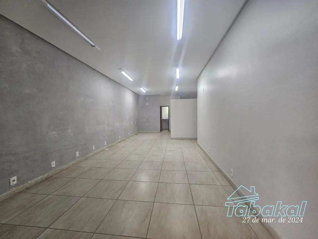 Loja comercial de 70m2 em ótima localização, com banheiro, 02 divisórias, copa.P...