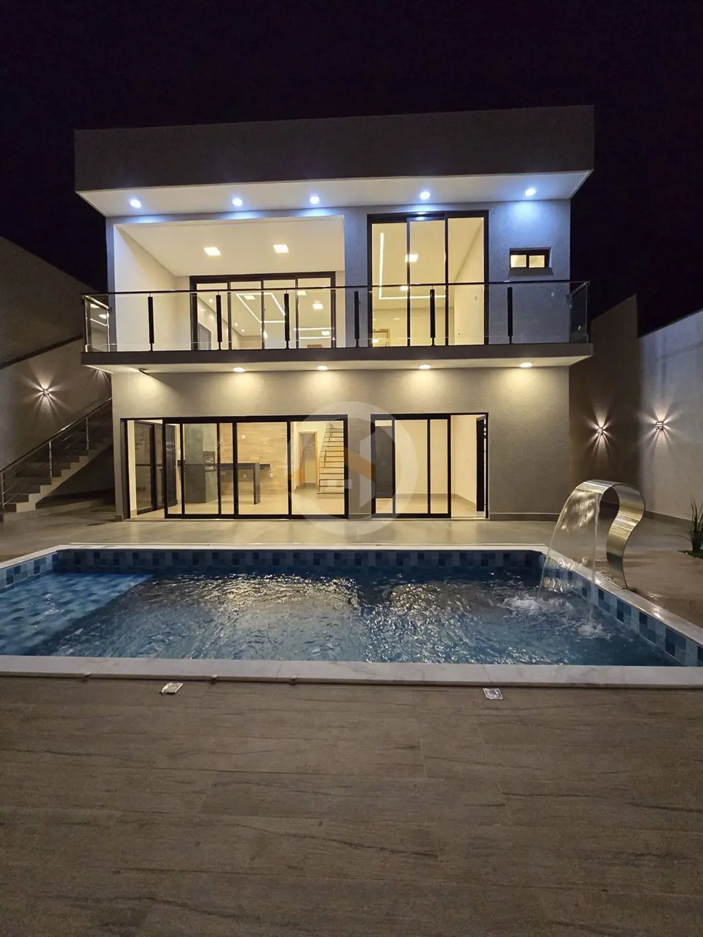 Sobrado invertido na Vila João Vaz, 3 suítes plenas, 6 vagas de garagem, sendo 3...