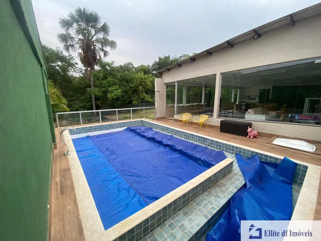 São 2 casas no lote de 1400m2- 1° casa de 3 Qtos sendo 1 suíte com closet e 2 se...